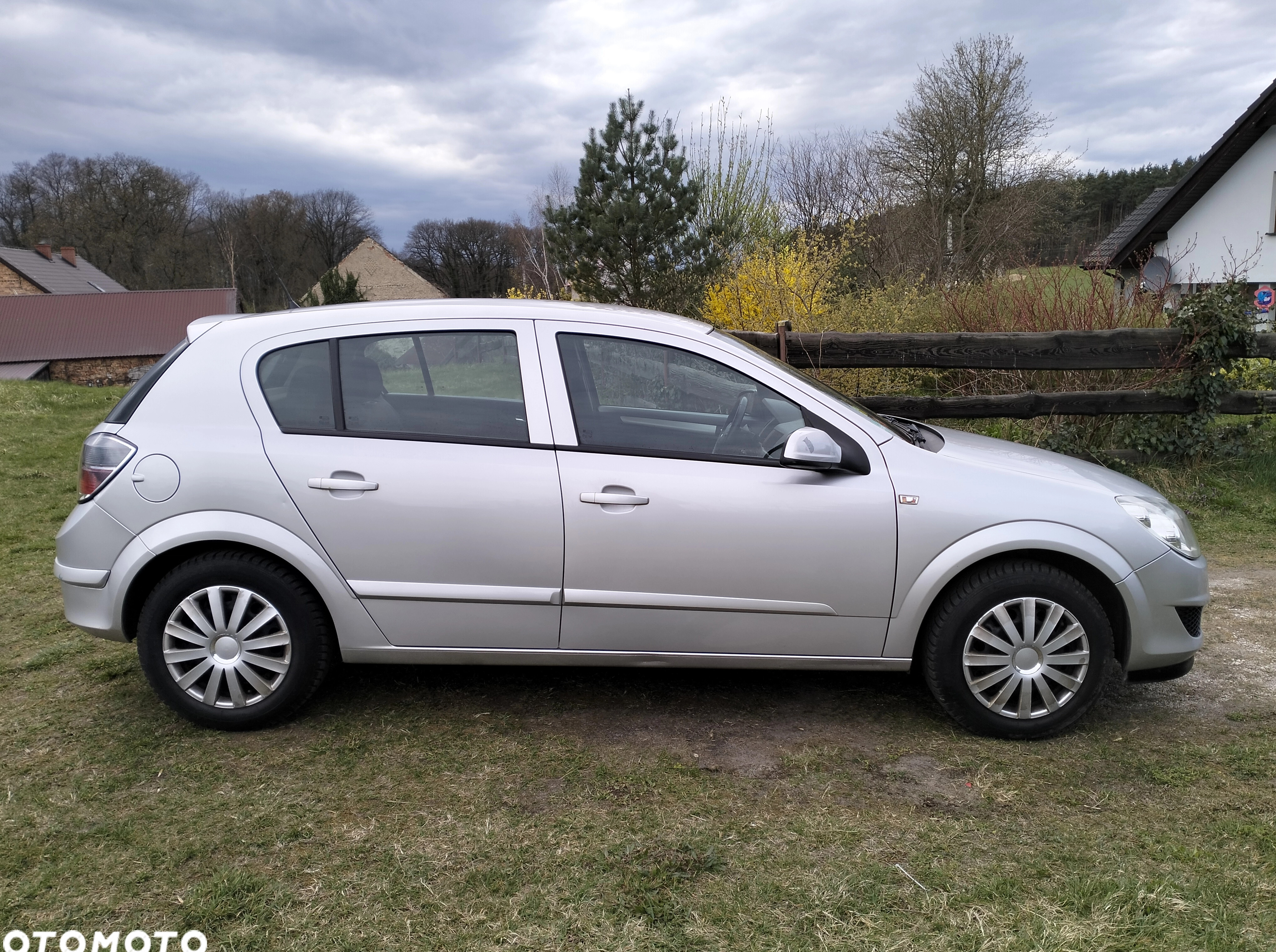 Opel Astra cena 8999 przebieg: 203100, rok produkcji 2008 z Chojnów małe 742